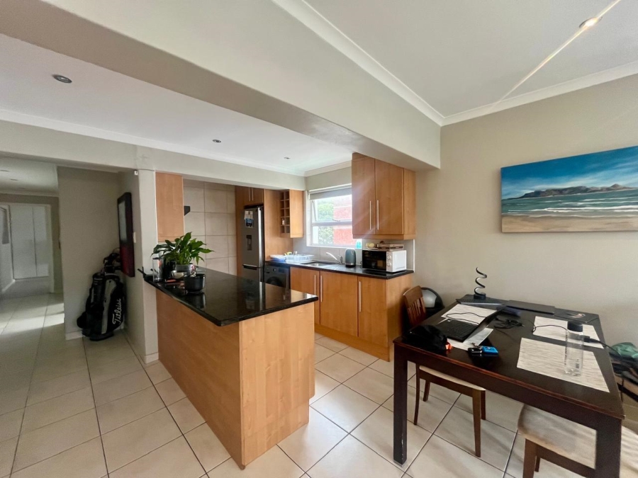 3 Bedroom Property for Sale in Sea Point Western Cape